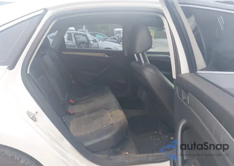 2015 Volkswagen Passat 2.0L Tdi Se z USA, uszkodzony, nr VIN 1VWBV7A38FC091115